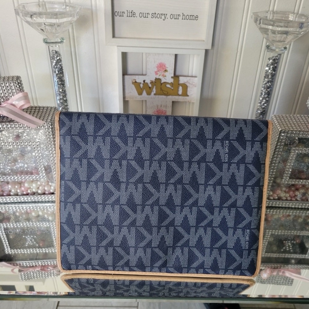NWOT Michael Kors Envelope Logo bag — Large Wristlet -Blue